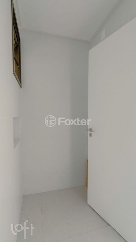 Image 9 - 885731