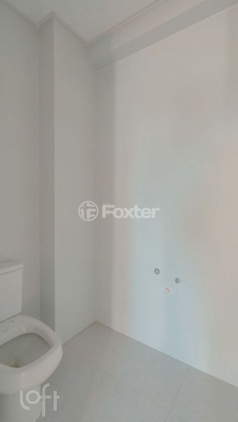 Image 10 - 885731