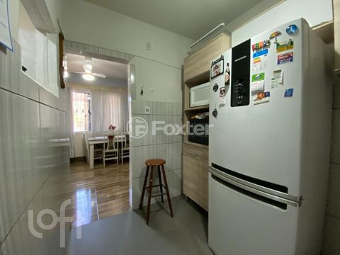 Image 17 - 885744