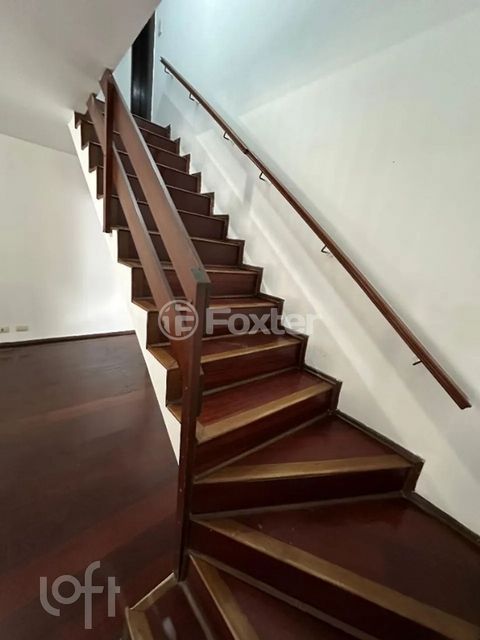 Image 1 - 885795