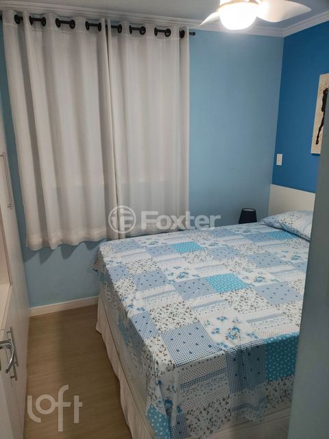 Image 7 - 885800
