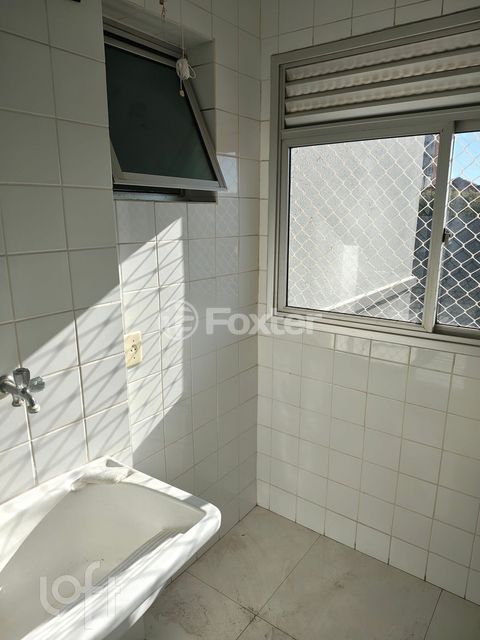 Image 8 - 885811