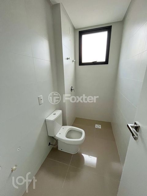 Image 11 - 885821