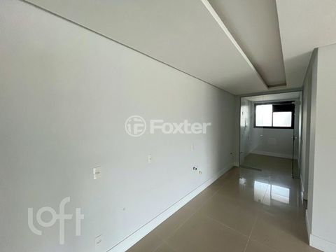 Image 3 - 885821