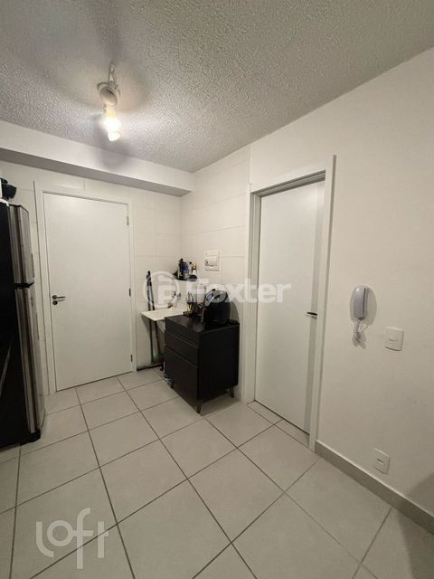 Image 1 - 885851