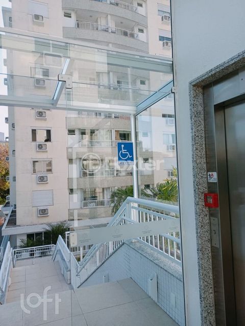Image 3 - 885852