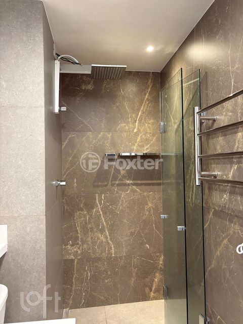 Image 8 - 885856