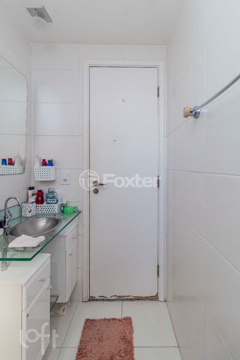 Image 7 - 885860
