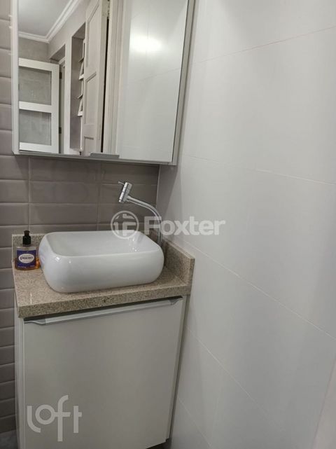 Image 19 - 885908