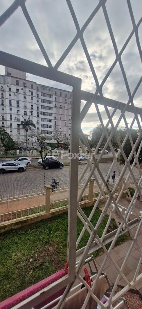 Image 8 - 885909