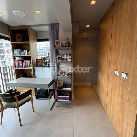Image 6 - 885917