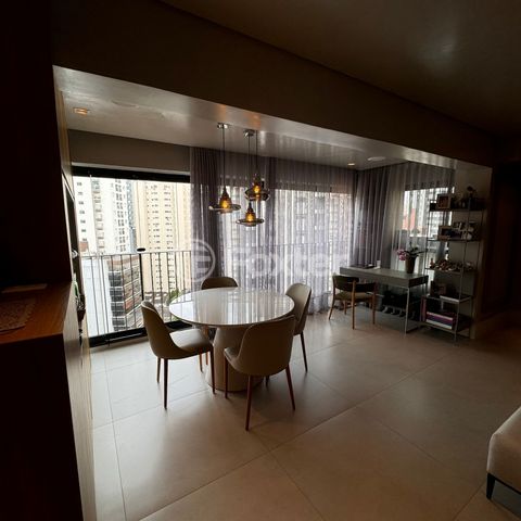 Image 10 - 885917