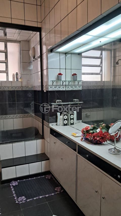 Image 7 - 885920