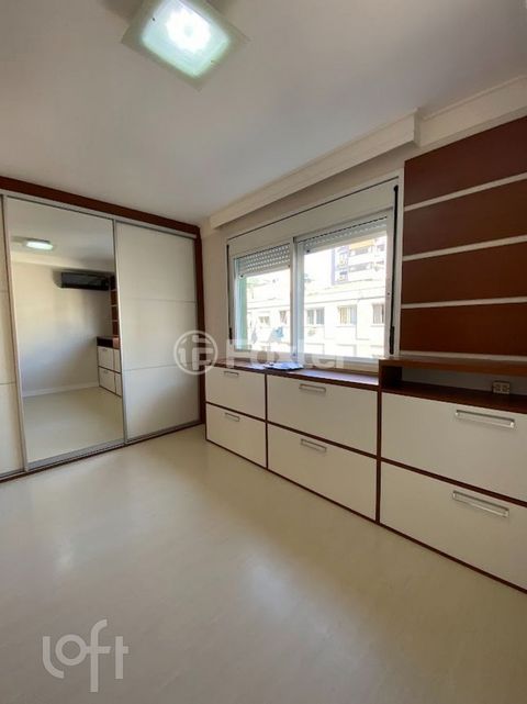 Image 9 - 885928