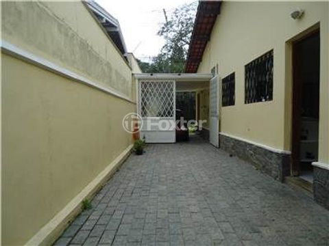 Image 4 - 885936