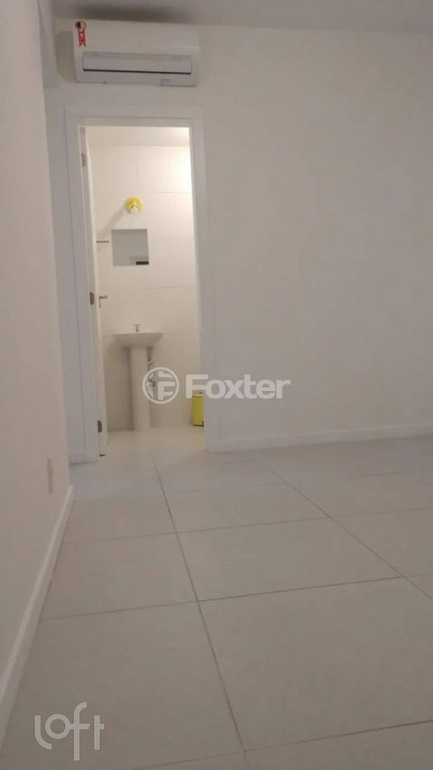 Image 10 - 885944