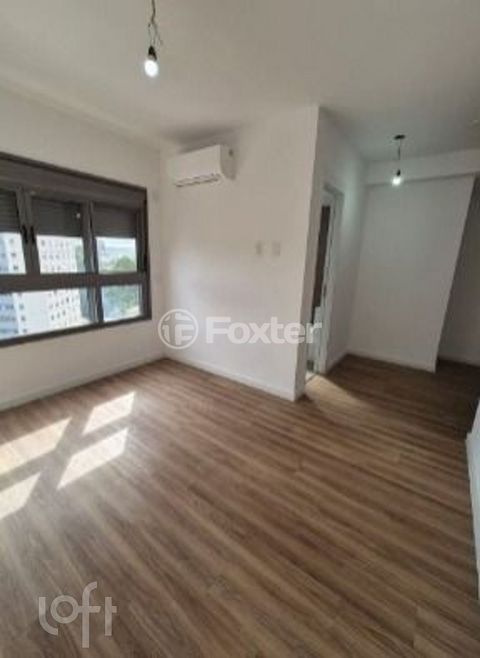 Image 10 - 885962