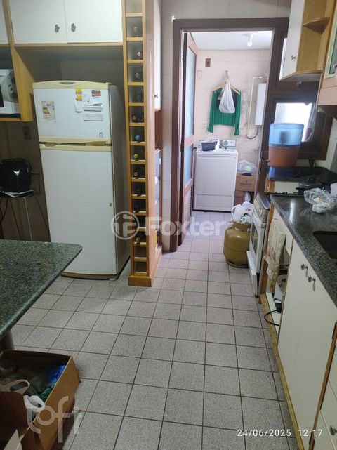 Image 10 - 885966