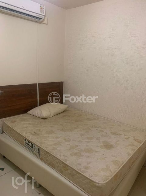 Image 7 - 885976