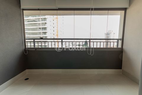 Image 6 - 886047