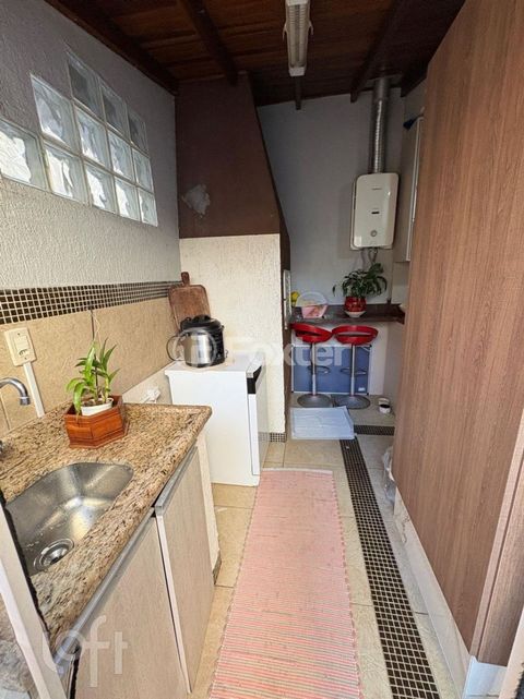Image 18 - 886048