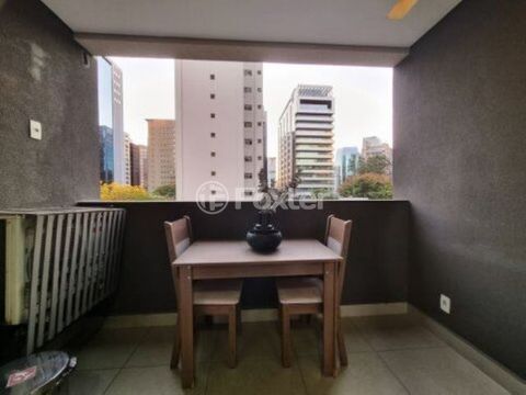Image 1 - 886070