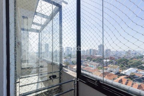 Image 12 - 886086