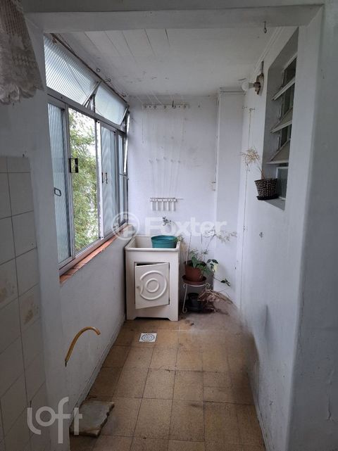 Image 10 - 886100