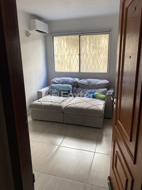 Image 0 - 886104