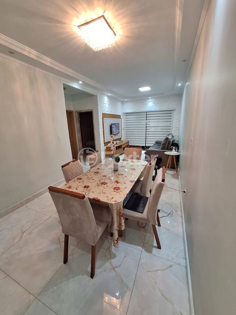 Image 3 - 886112