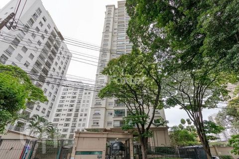 Image 18 - 886116
