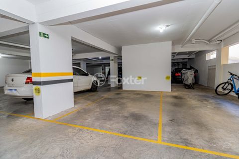 Image 17 - 886122