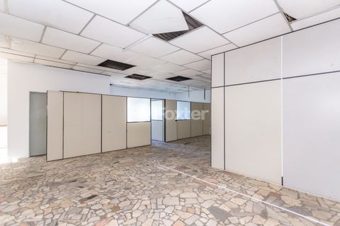 Image 17 - 886131