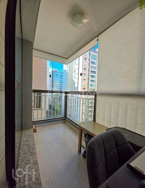 Image 12 - 886135