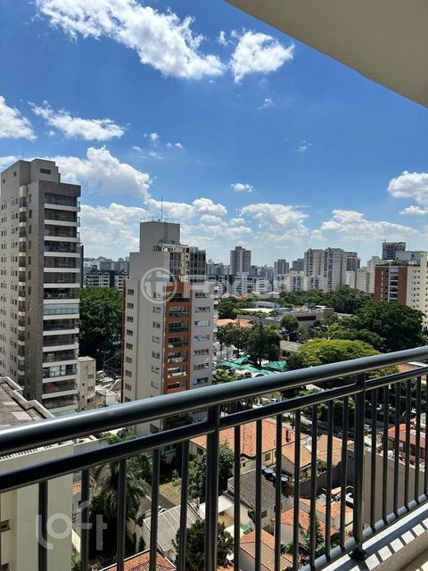 Image 0 - 886141