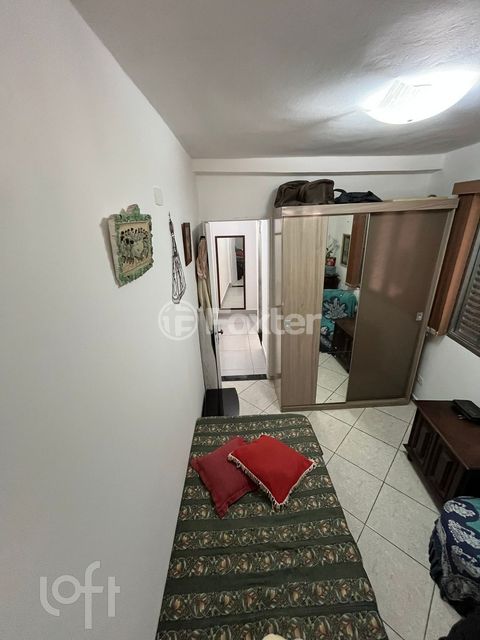 Image 10 - 886156