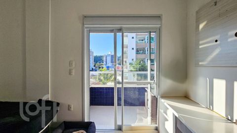 Image 10 - 886164