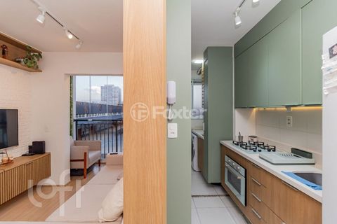 Image 6 - 886185