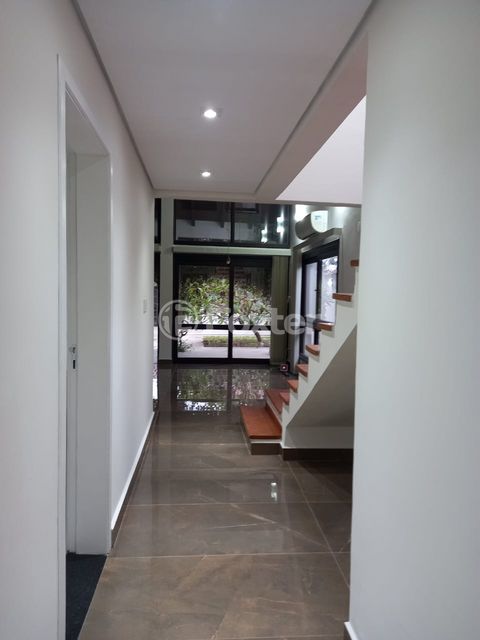 Image 17 - 886199