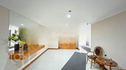 Image 19 - 886212