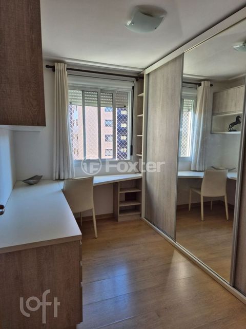 Image 7 - 886212