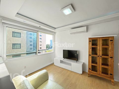 Image 7 - 886212