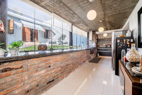 Image 9 - 886219