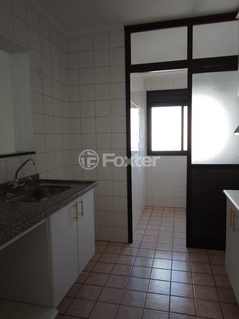 Image 9 - 886221