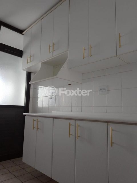 Image 6 - 886221