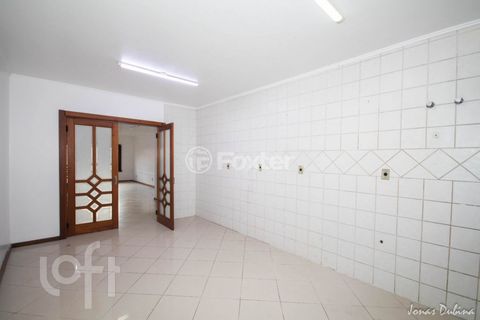 Image 6 - 886241