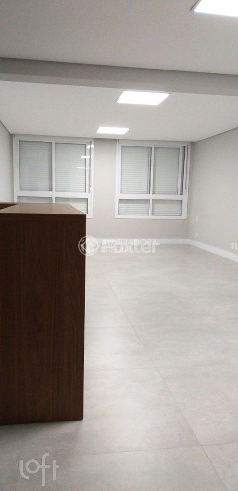 Image 4 - 886252