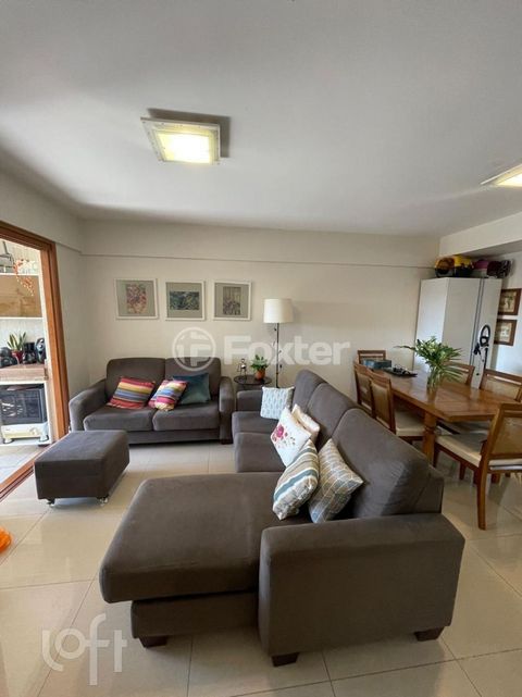 Image 11 - 886261