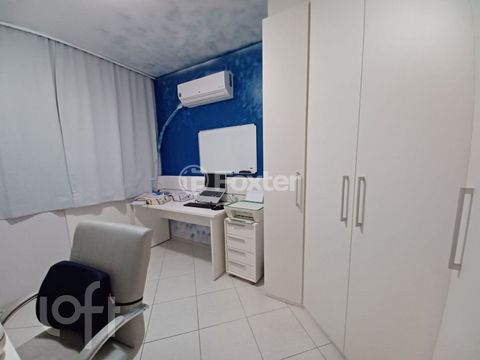 Image 9 - 886271