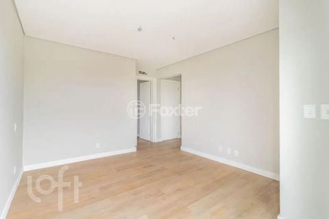 Image 10 - 886274